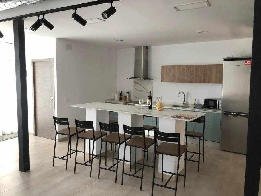 Alojamiento El Pez Casa Con Piscina Climatizada Villafranca de los Caballeros Exterior foto