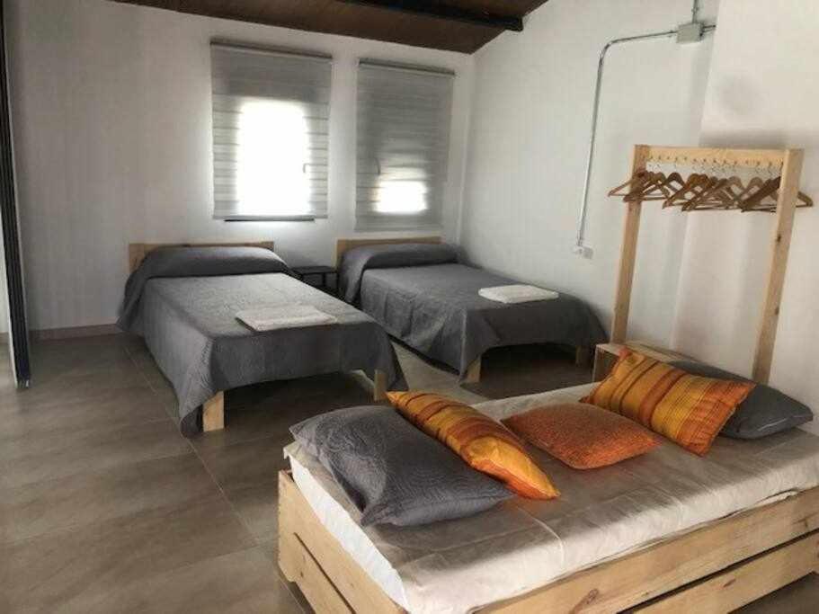 Alojamiento El Pez Casa Con Piscina Climatizada Villafranca de los Caballeros Exterior foto